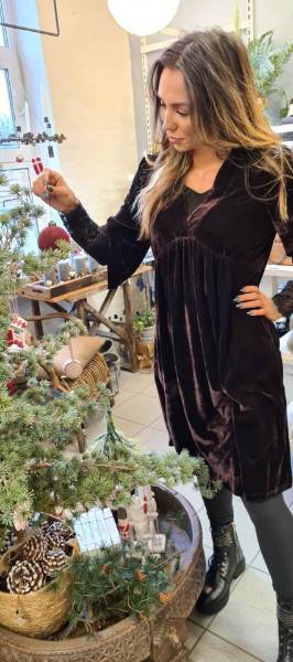 Billede af Black Colour Dress Brown velvet