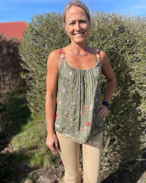 Billede af Marta Top med Broderi Army